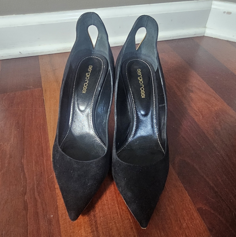 Sergio Rossi Suede Pumps With Gold Cut Out Size 38.5